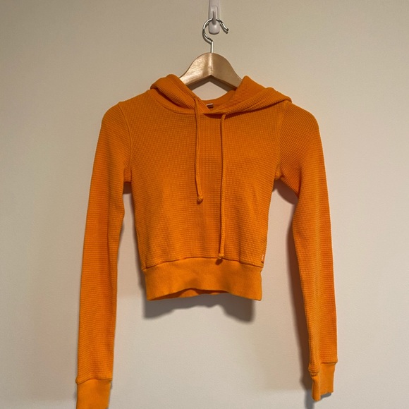 aritzia TNA cropped thermal hoodie! - Picture 1 of 3